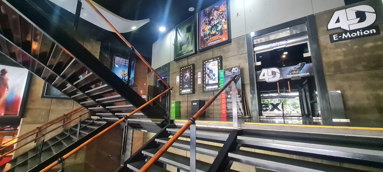 Acceso a las salas 4D E-Motion de Multiplex Belgrano