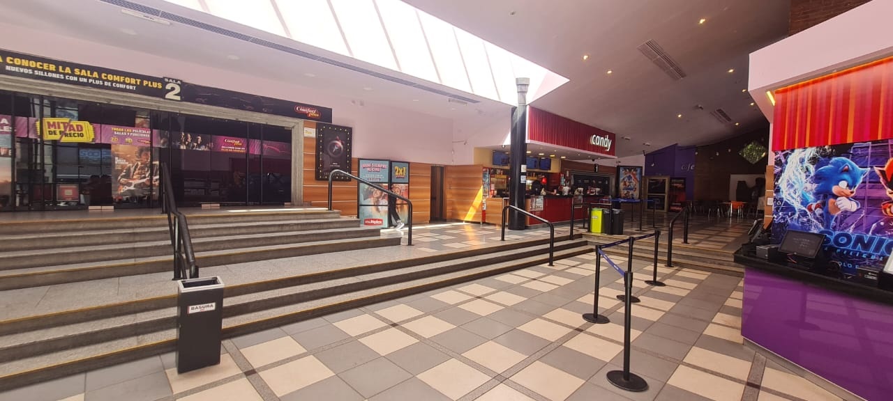 Hall de entrada de Multiplex Belgrano