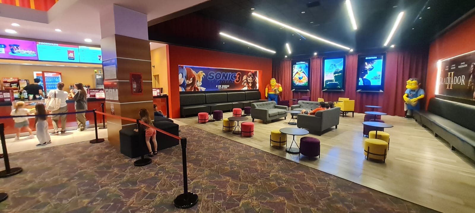 Zona de espera de Multiplex Pilar