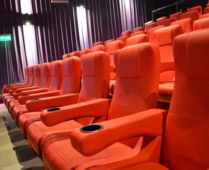 Detalle del interior de la sala Comfort Plus de Multiplex Belgrano