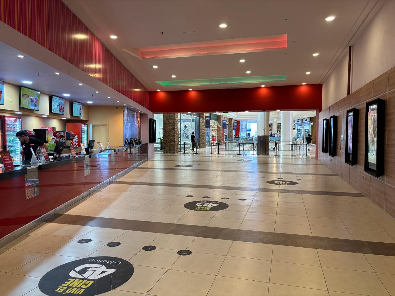 Hall de Multiplex San Juan